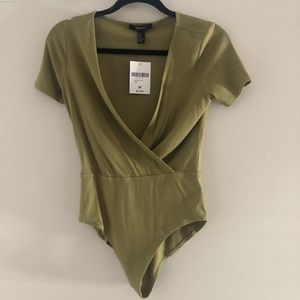 NWT Forever 21 green shortsleeved body suit sz M